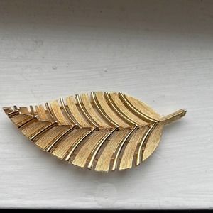 Lisner | Gold Leaf Brooch Pin